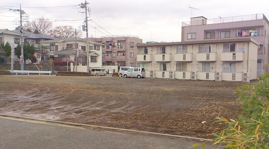 Local photos, including front road. No construction conditions is land for sale. 