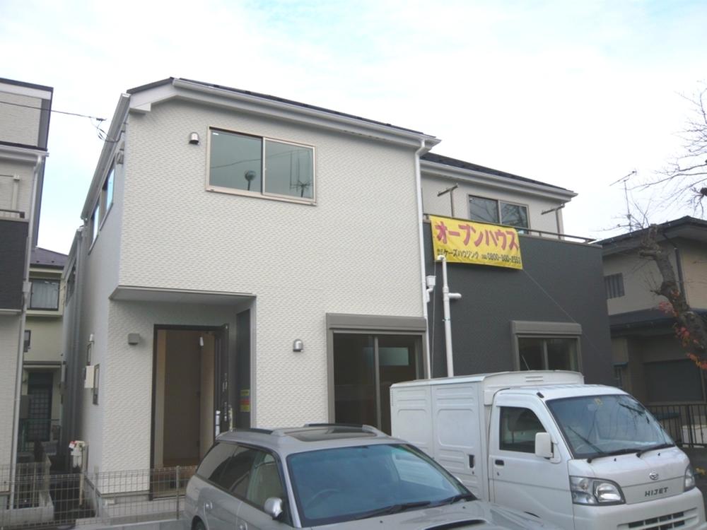 Local appearance photo. Local (12 May 2013) Shooting