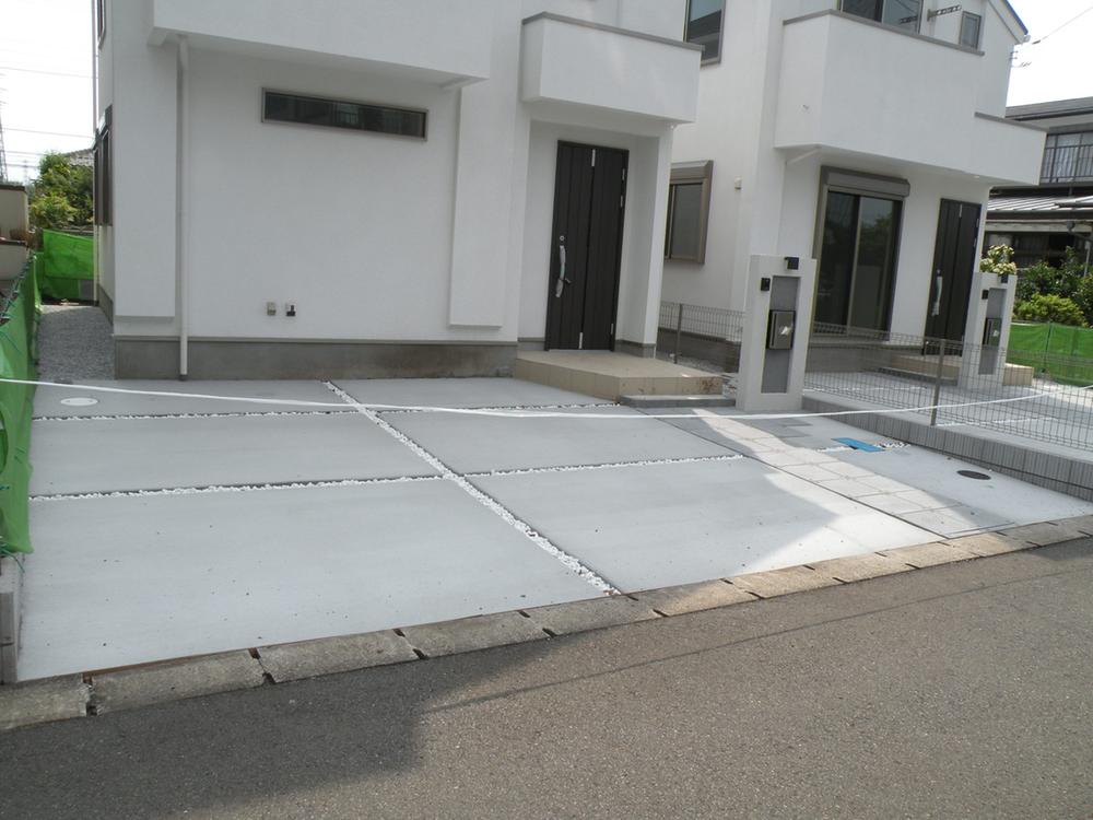 Parking lot. Local (June 2013) shooting ordinary car 2 car