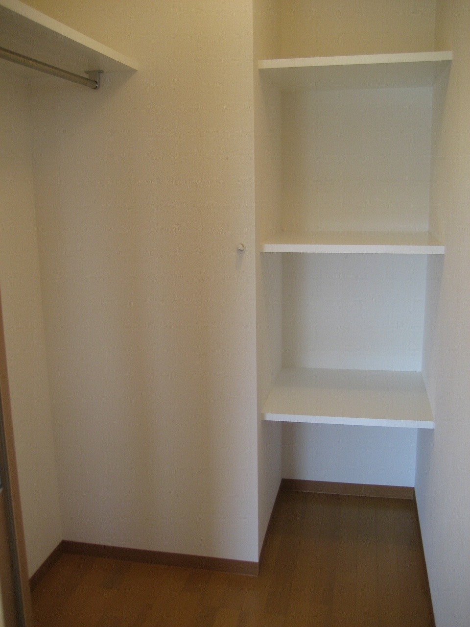 Receipt. Spacious walk-in closet