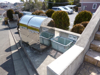 Other common areas.  ☆  There are yard waste  ☆ 