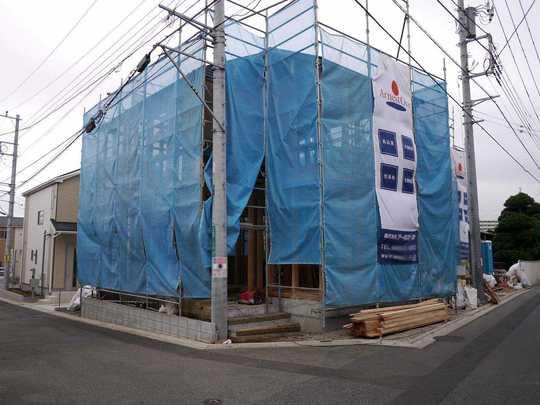 Local appearance photo. Super in a quiet residential area of Kobuchi Station 15-minute walk ・ Living environment is also good in the drugstore 3-minute walk. Solar power generation systems equipped with housing.