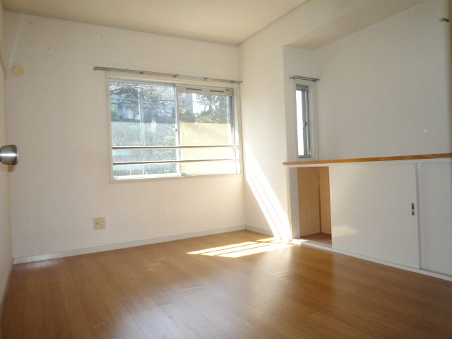 Living and room. 2F southwest Western-style