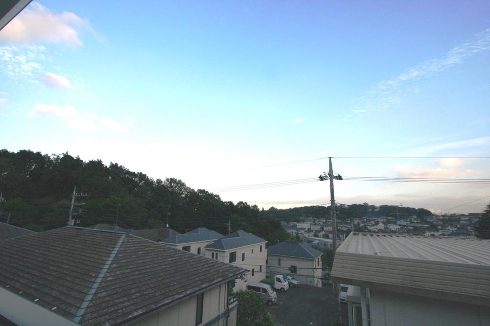 View photos from the dwelling unit. Local (10 May 2013) Shooting