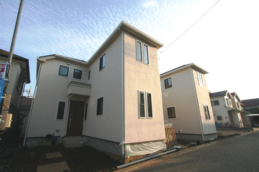 Local photos, including front road. Local (10 May 2013) Shooting