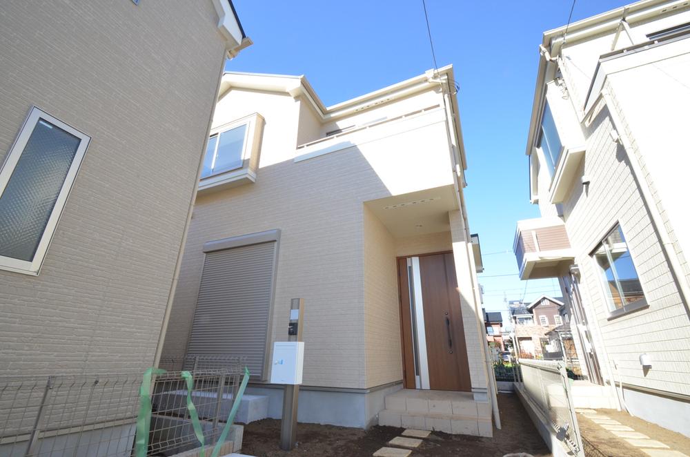 Local appearance photo. Local (12 May 2013) Shooting A Building