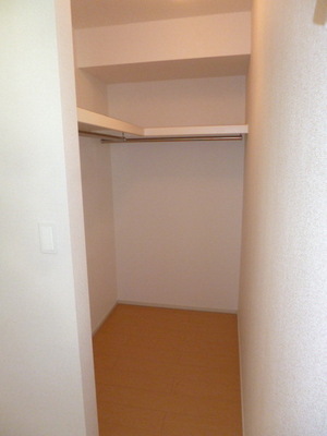 Receipt. Walk-in closet