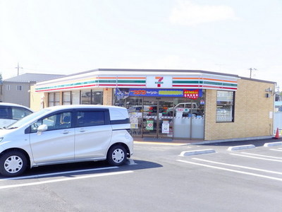 Convenience store. 2100m to Seven-Eleven (convenience store)