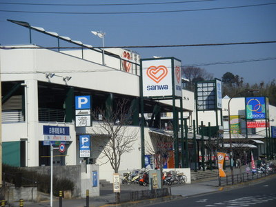 Supermarket. Sanwa 1000m until the (super)