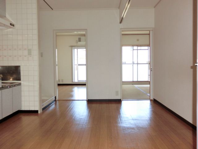 Kitchen. Spacious rooms