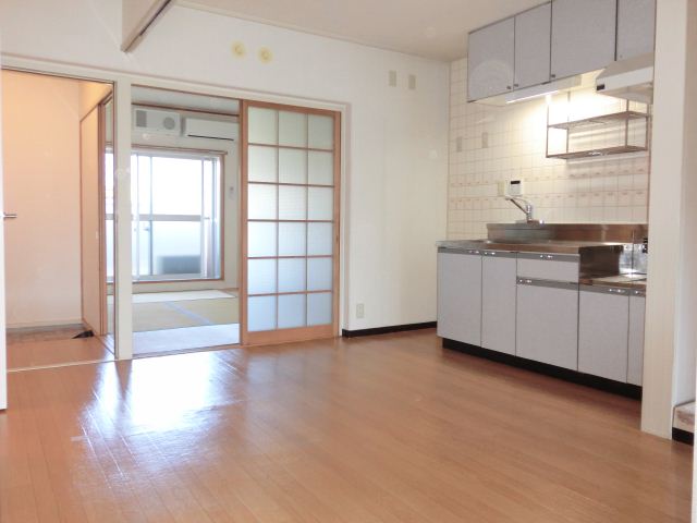 Living and room. Large is living