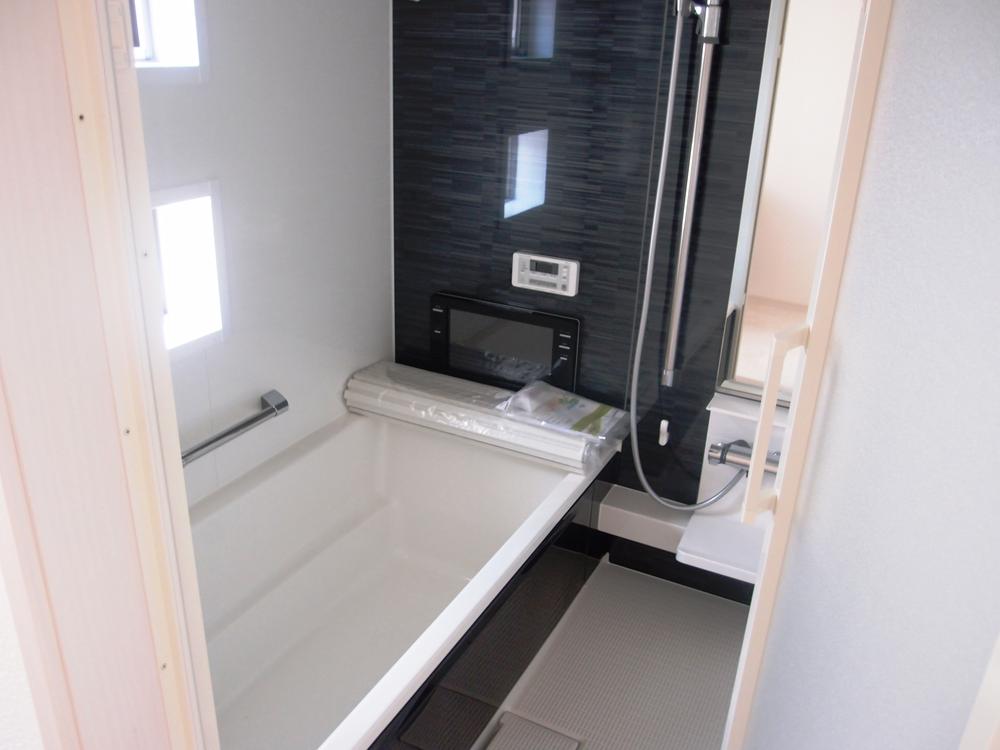 Bathroom. Local (July 2013) Shooting