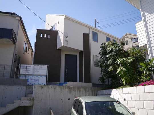 Local appearance photo. Is a popular designer houses Miwamidoriyama. Aobadai ・ Children's World ・ Living environment is also good at 3 Station Available of Tsurukawa Station.