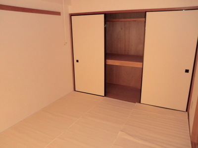 Other room space. Storage of spread