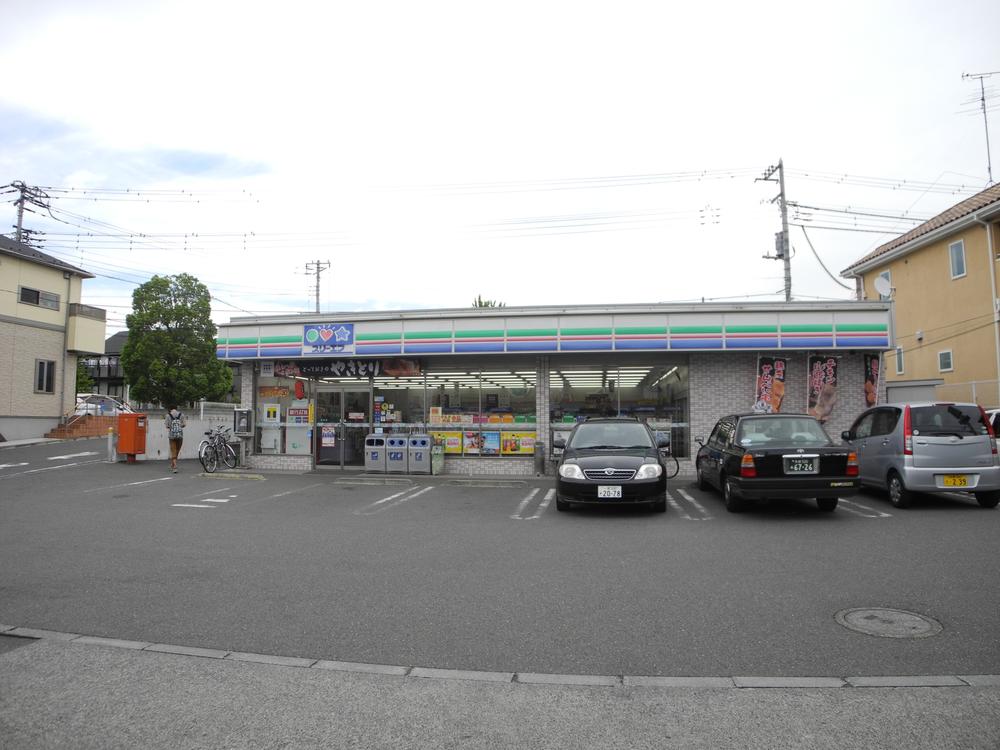 Convenience store. It will arrive in the 660m walk 9 minutes until the Three F.