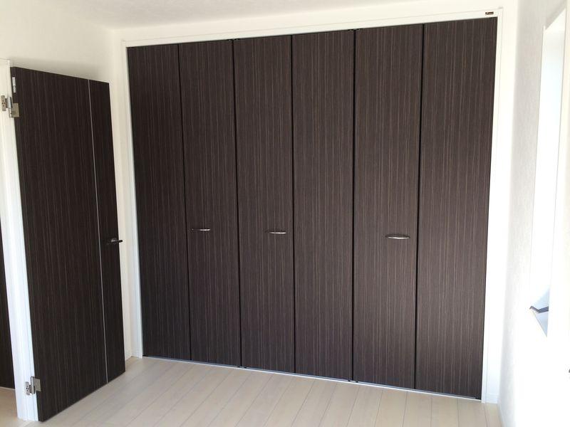 Non-living room. Western-style 6 Pledge storage