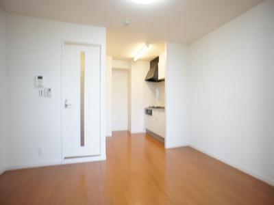 Living and room. Living more than 10 Pledge! Guests can enjoy a family hearthstone! !