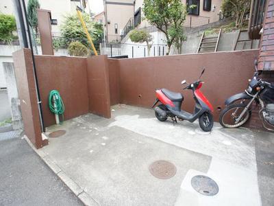 Other common areas. Bicycle parking and garbage dump