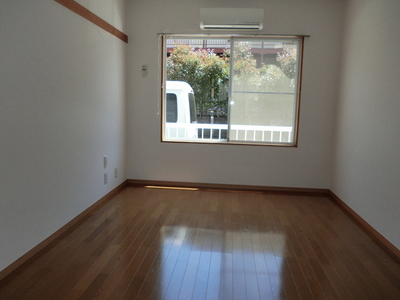 Living and room. ☆ Sunny ☆