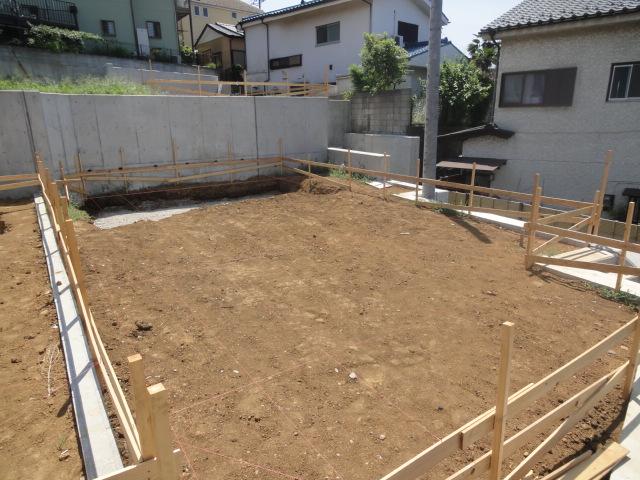 Local appearance photo. Building 2