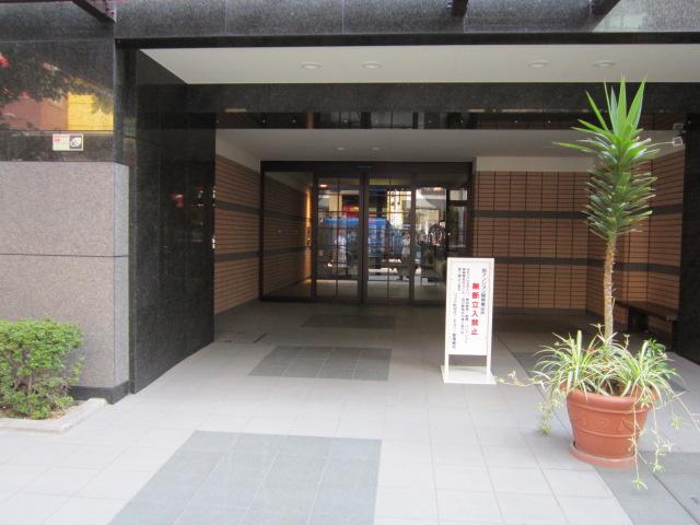 Entrance. It is a nice entrance.