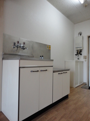 Kitchen. Is a convenient two-burner stove installation Allowed kitchen towards the self-catering school.