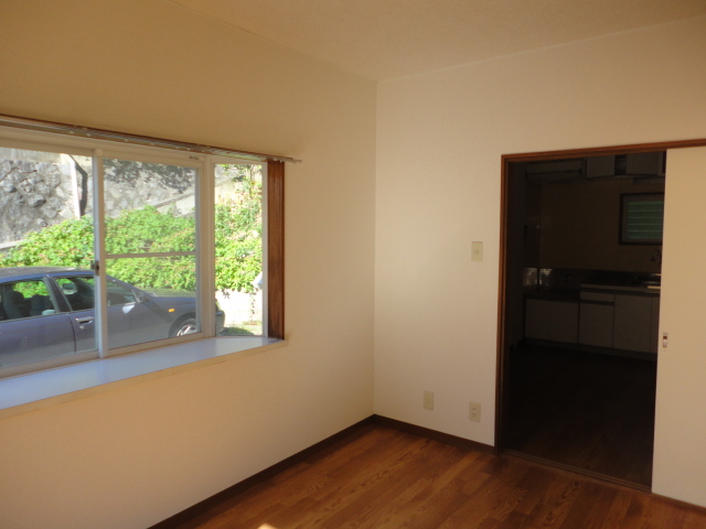 Living and room. From Western-style room to the kitchen