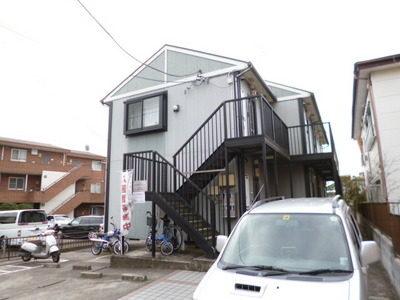 Building appearance. It is a quiet residential area