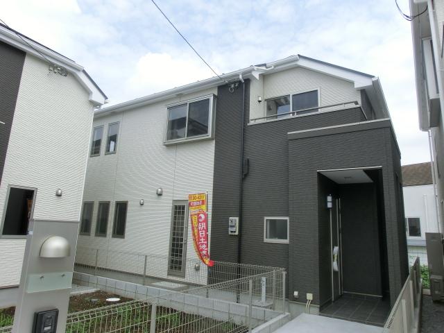 Local appearance photo. Building 3