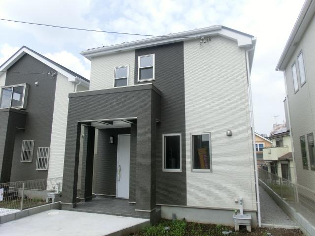 Local appearance photo. 4 Building