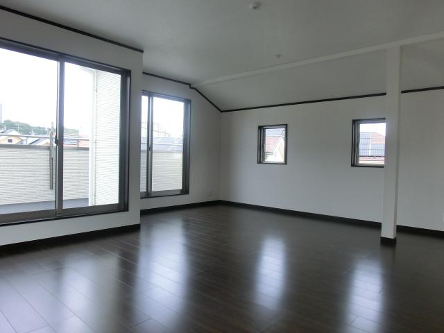 Living. 4 Building (06 May 2013) Shooting