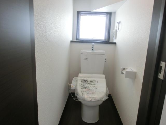 Toilet. 6 Building (06 May 2013) Shooting