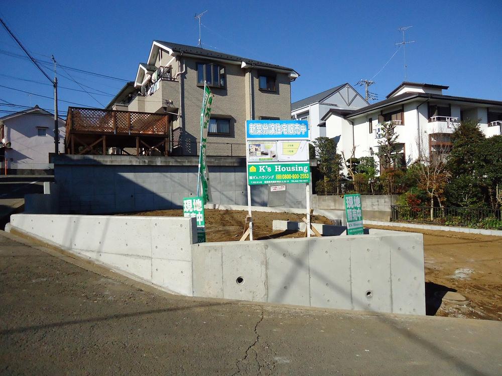 Local photos, including front road. Local (12 May 2013) Shooting