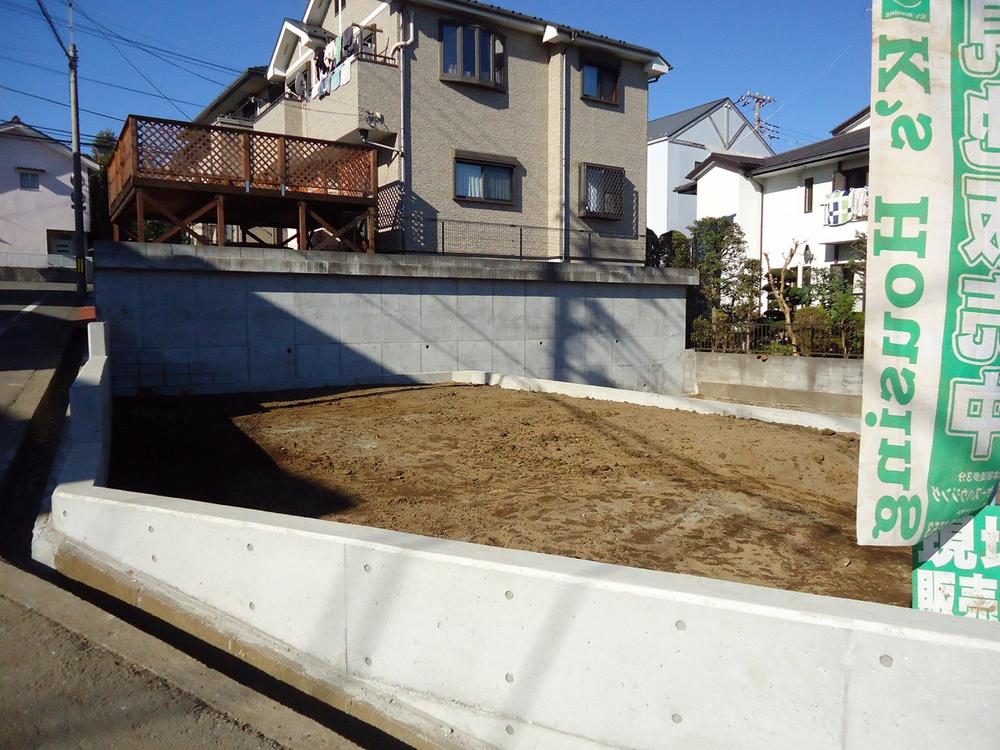 Local photos, including front road. Local (12 May 2013) Shooting