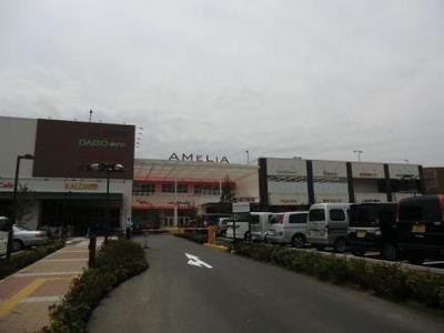 Shopping centre. 1200m up to Amelia (shopping center)