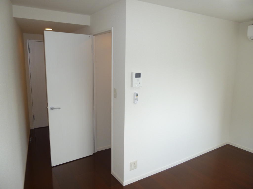 Receipt. Walk-in closet