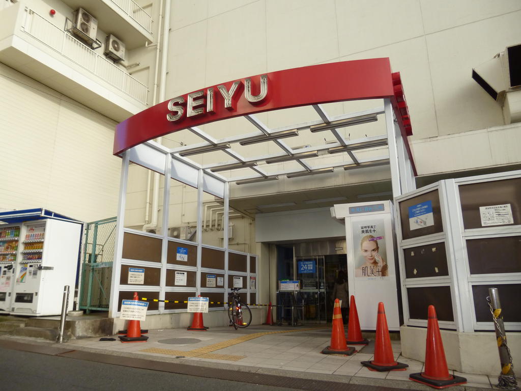 Shopping centre. Seiyu Machida until the (shopping center) 266m