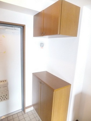 Entrance.  ☆  Cupboard  ☆ 