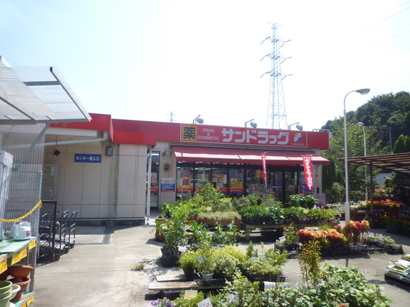 Dorakkusutoa. 430m to Sand rack (drugstore)