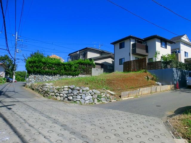 Local photos, including front road. Local (10 May 2013) Shooting