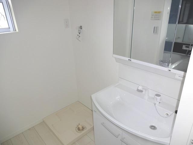 Wash basin, toilet. bathroom