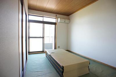 Living and room. As it is purring even nap because there is a Japanese-style room. It is a healing space.