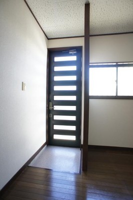 Entrance. Spacious entrance space!