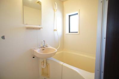 Bath. Since the bus toilet by Guests can indulge in a leisurely healing bath time.