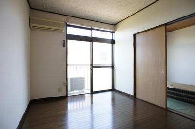 Entrance. Flooring warmth of wood friendly