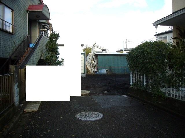 Local photos, including front road. Adjacent road