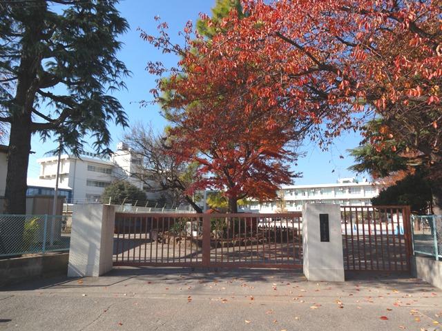 Primary school. Tadao 560m to the third elementary school