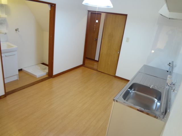 Living and room. Kitchen newly established ☆