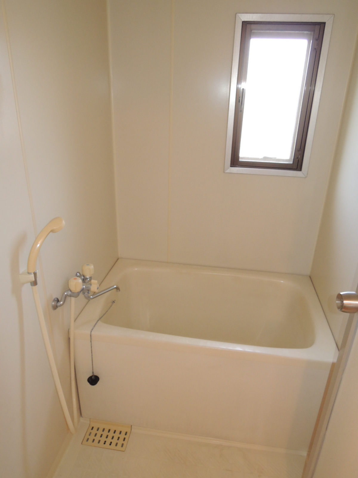 Bath. With bathroom Reheating function