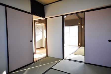 Other room space. Sliding door is a lovely atmosphere in the pink